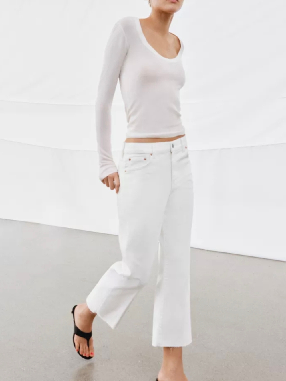 Zara Women's Straight Leg Ankle/Cropped White Jeans With Frayed Hem 24" Inseam